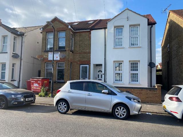 Diamond Road, Slough SL1, 1 bed flat to rent, £1,000 pcm | PrimeLocation