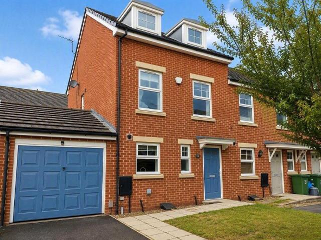 Diamond Road, Thornaby 3 bed semi detached house to rent £995 pcm £230 pw