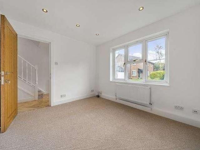 Diamond Way, Wokingham, RG41