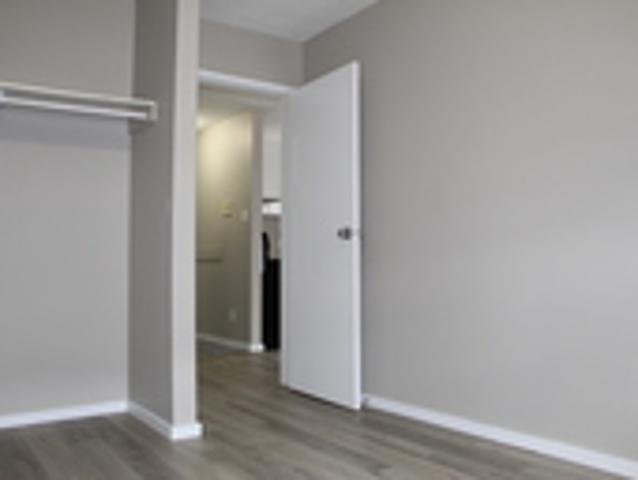 Diane 1 Apartments | 541 Avenue W South