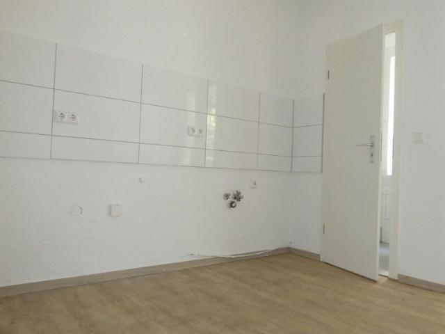 Dichterviertel! Sanierte 3 Raum Wohnung mit Balkon!