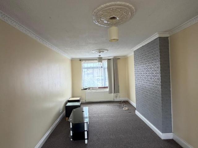 Dickens Avenue, Tilbury RM18 3 bed terraced house to rent £2,100 pcm £485 pw