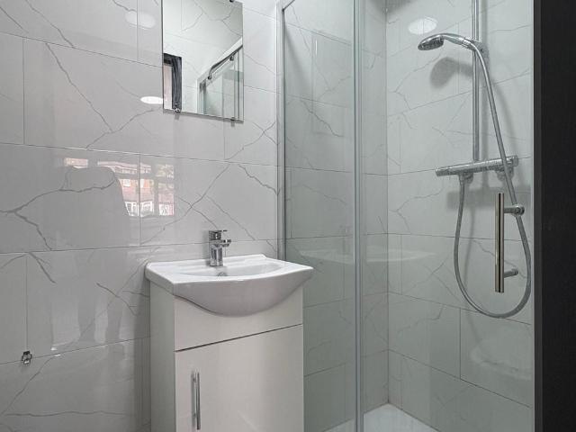 Dickens Avenue, Uxbridge Flat share to rent £950 pcm £219 pw