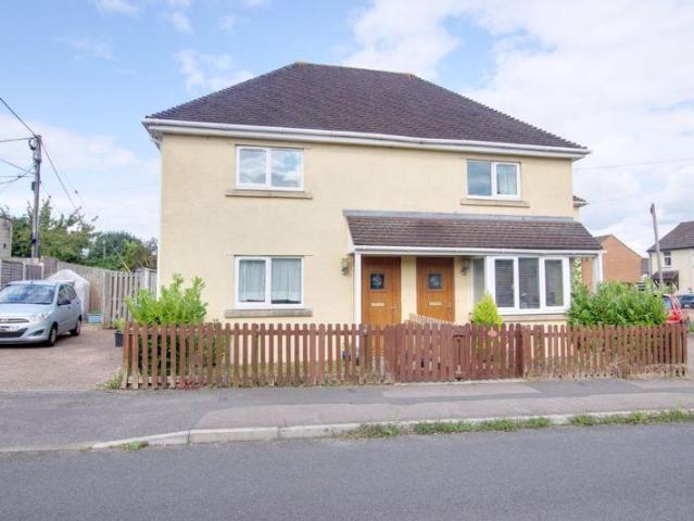 Dickens Avenue, Corsham 1 bed apartment to rent £900 pcm £208 pw