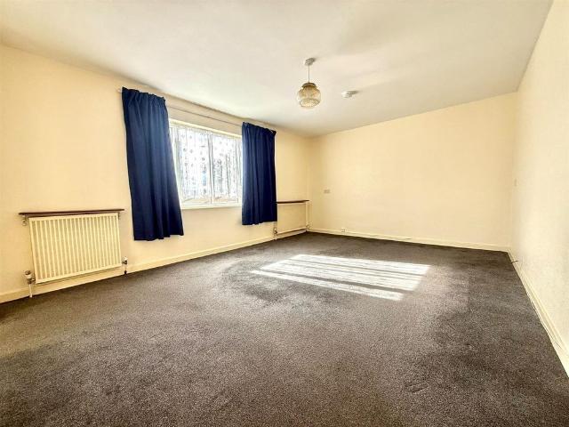 Dickens Avenue, Hillingdon, UB8