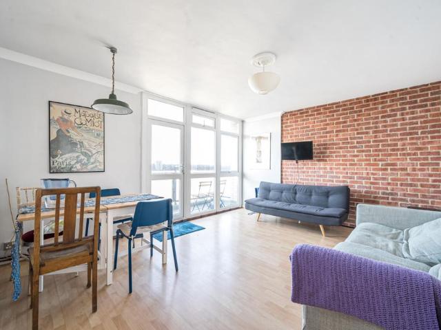 Dickens Estate Bermondsey SE16 2 bed flat to rent £2,400 pcm £554 pw