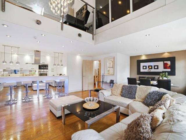 Dickens Heath, B90 1PF, United Kingdom | 4 bed apartment for rent #170783868 | Rentberry