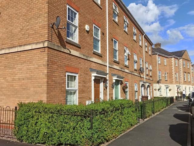 Dickens Heath, B90 1TX, United Kingdom | 5 bed house for rent #111612885 | Rentberry
