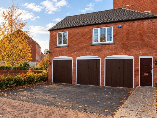 Dickens Heath Road, Shirley, Solihull B90, 2 bed flat to rent, £1,095 pcm | PrimeLocation