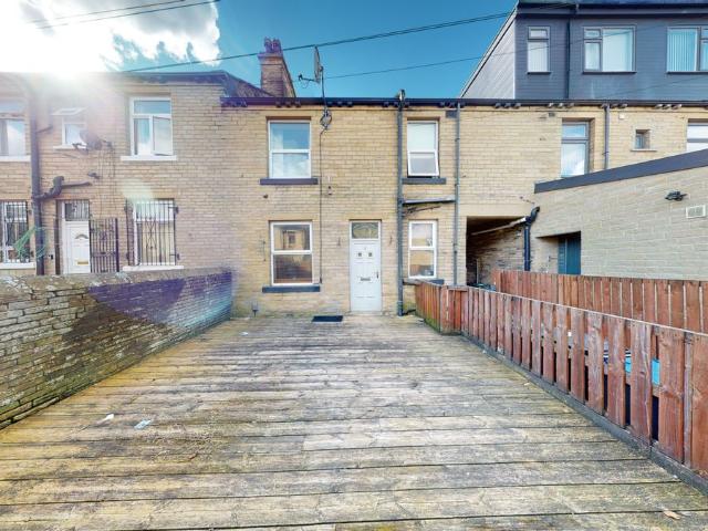 Dickens Street, West Bowling, Bradford BD5, 2 bed terraced house to rent, £750 pcm | PrimeLocation