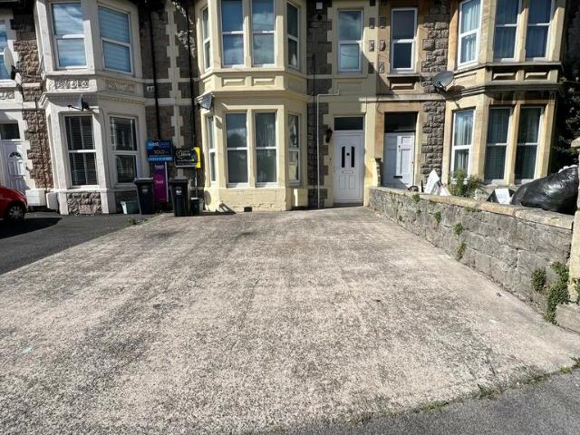 Dickenson Road, Weston Super Mare. 1 bed in a house share to rent £625 pcm £144 pw