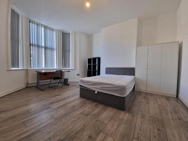 Dickenson Road, M13 0NG 6 bed terraced house to rent £3,300 pcm £762 pw