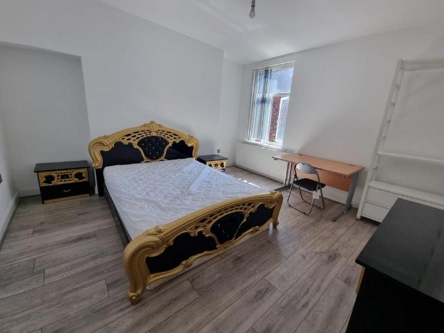 Dickenson Road, M13 0NG 9 bed terraced house to rent £4,000 pcm £923 pw