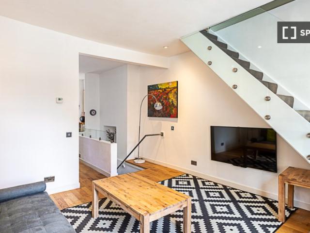 Dickinson Court, 15 Brewhouse Yard, London, EC1V 4JX, United Kingdom | 2 bed apartment for rent #71281083 | Rentberry
