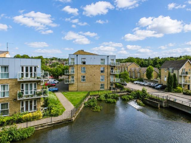 Dickinson House, Hemel Hempstead HP3, 1 bed flat to rent, £1,350 pcm | PrimeLocation