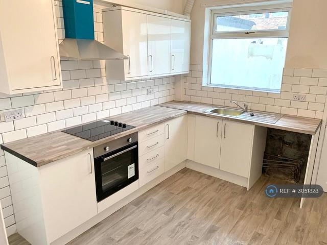 Dickinson Street, Darlington, DL1 2 bed end of terrace house to rent £655 pcm £151 pw