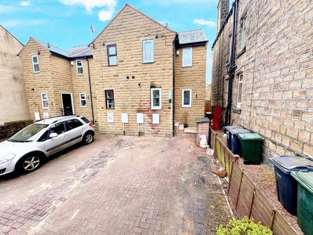 Dicks Garth Road, Menston, Ilkley. 2 bed house to rent £1,265 pcm £292 pw