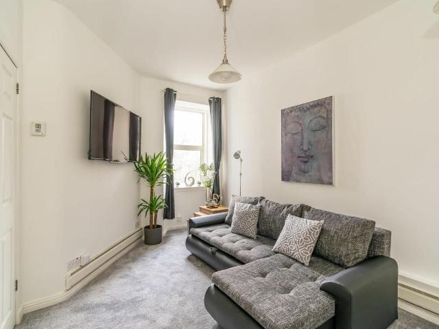 Dickson Street, Edinburgh EH6, 1 bed flat to rent, £1,650 pcm | PrimeLocation