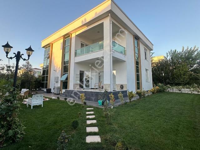 Dicle Üniversitesi Yakınnda Satılık Dubleks Villa
