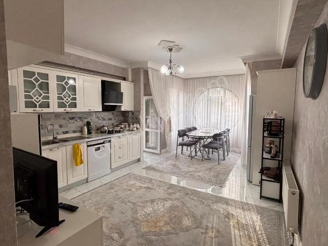Geniş, Ferah Ve Ekstra Yapılı | 4+1 | Net 210 M² | 3 Cepheli