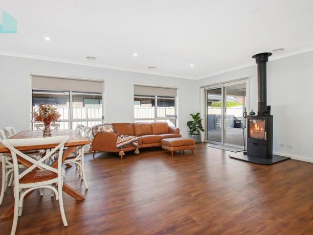 Did Somebody Say Family Home with Awesome Shed & Side Access?