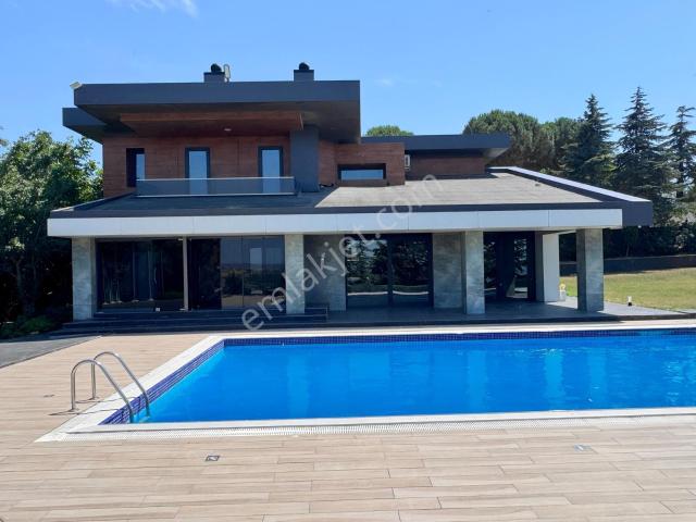 Didem Durukan'dan Büyükçekmece Göl Onsa Sitesi'nde Kiralık Villa