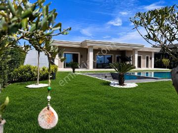 Didem Durukan'dan Göl İstanbul'da Satılık 6+1 Eşyalı Villa