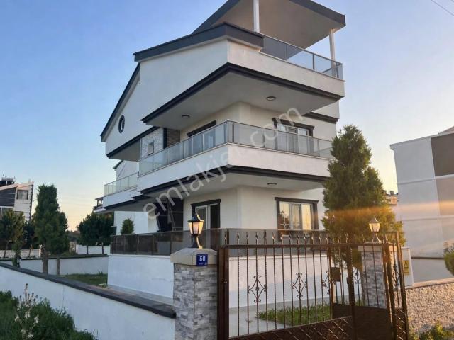 Didim Yeşilkent'te Satılık 4+1 Ayrı Mutfaklı Fırsat Villa
