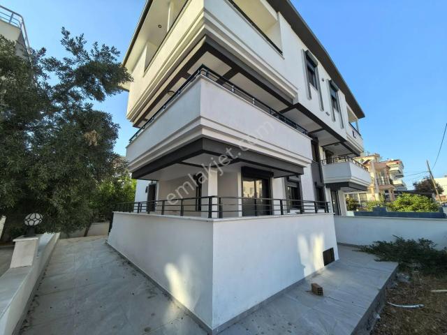 Didim Yeşilkent’te Denize 220 Metre Yenilenmiş 4+1 Tripleks Villa