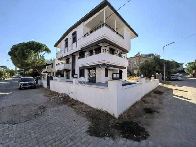 Didim Yeşilkent’te Denize 230 Metre Havuzlu 4+1 Tripleks İkiz Villa
