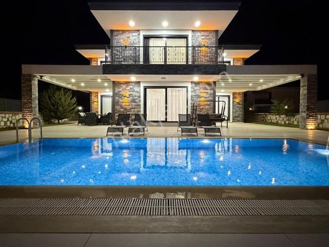 Didim Yeşiltepe'de Ultra Lüx Full Eşyalı Havuzlu Satılık Villa!