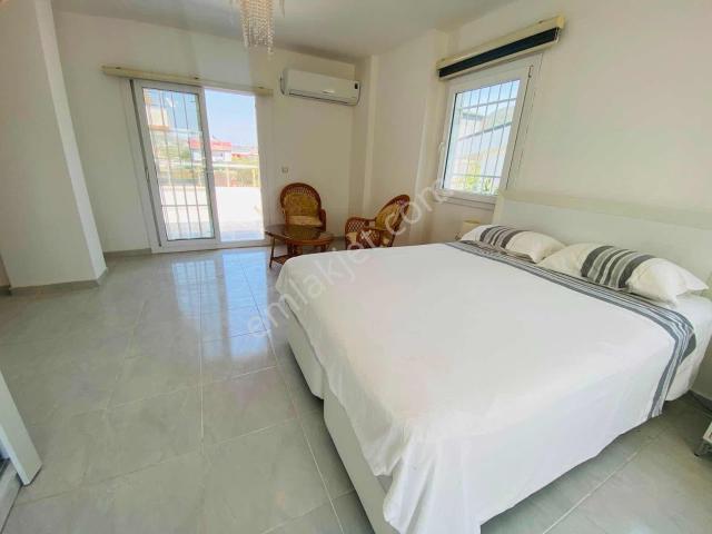 Didim Yeşiltepe'de İngilizden Satılık 4+1 Müstakil Villa