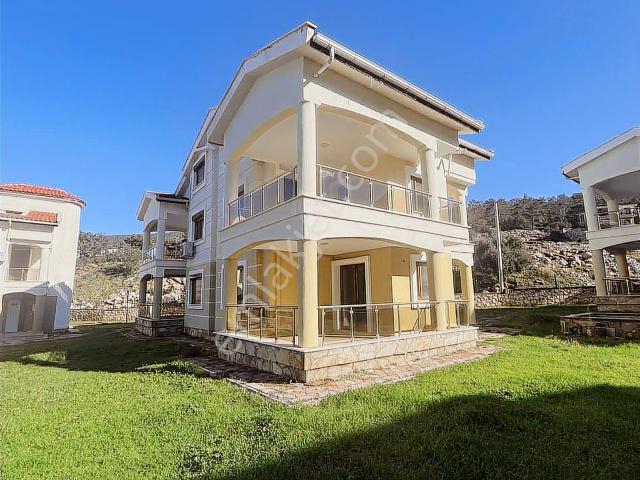 Didim Akbük Te Satılık 3+1 Triplex Uygun Vila