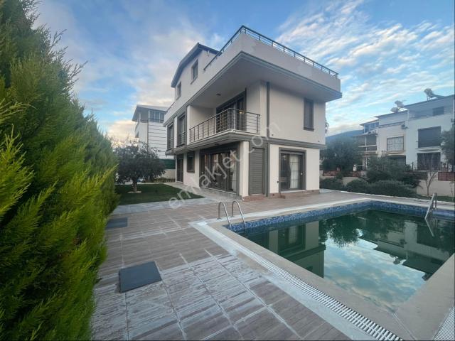 Didim Akbük Te Satılık 5+1 Müstakil Villa