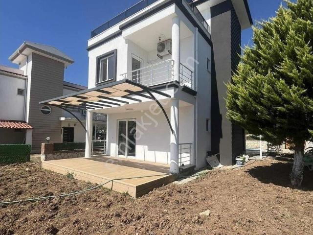 Didim Akbük De Satılık 3+1 Müstakil Villa