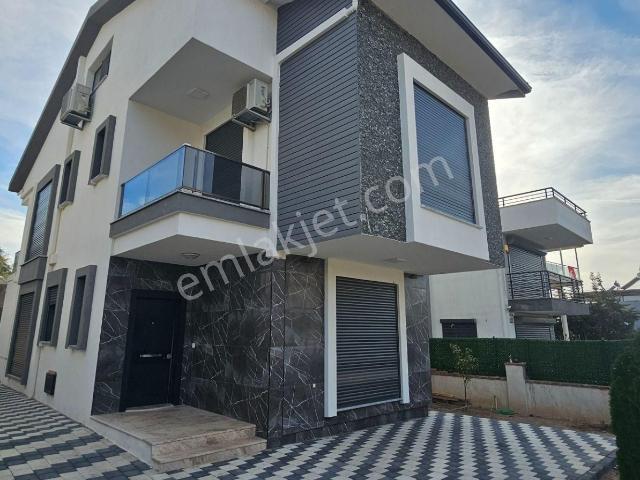 Didim Akbük Merkezde 4+1 Müstakil Lüks Villa
