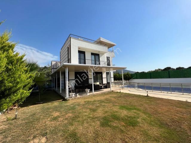 Didim Akbük Merkezde Denize 1km Uzaklıkta Havuzlu Tam Müstakil 5+1 Villa