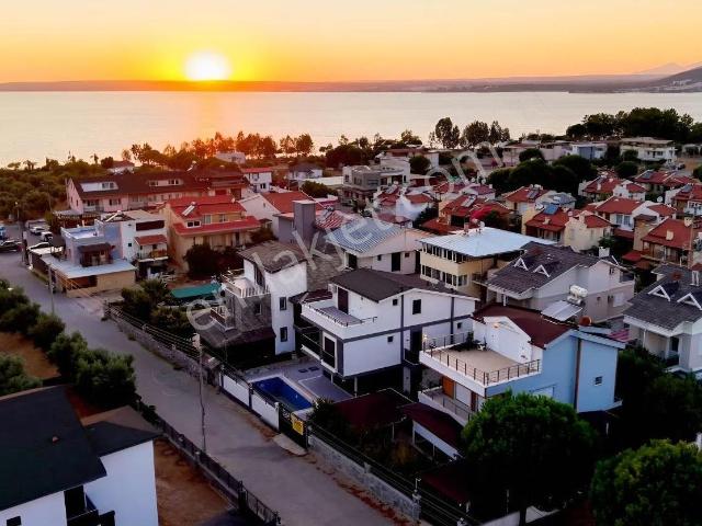 Didim Akbük Merkezde Denize 300 M Havuzlu Bahçeli 4+1 Villa