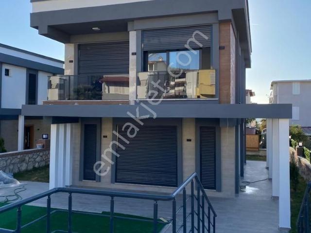 Didim Akbük Merkezinde Satılık Lüks Tam Müstakil Villa