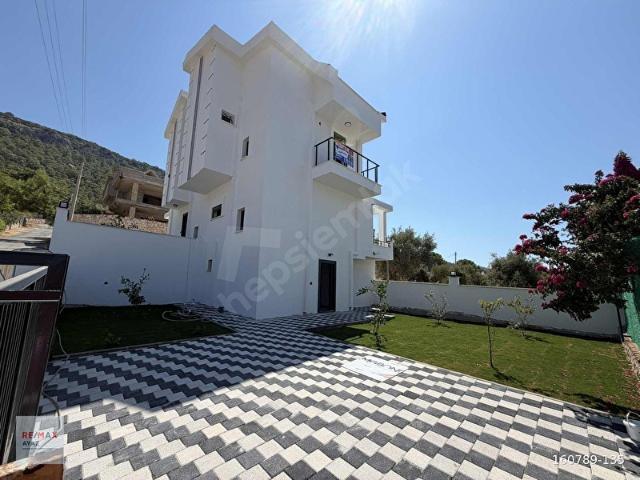 Didim Akbük'de denize 400 metre sıfır 3+1 ikiz villa