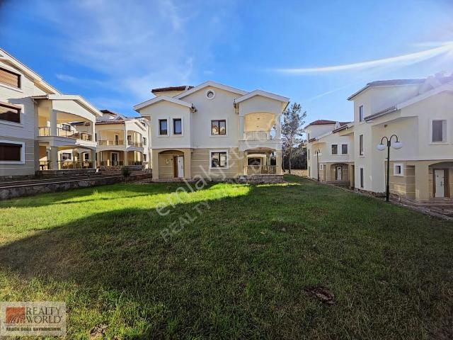 Didim Akbük'de Havuzlu Site İçinde Satılık Kelepir Villa