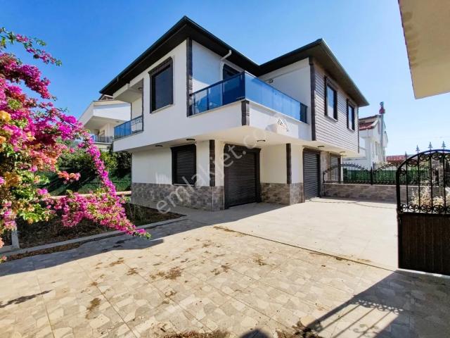 Didim Akbükte Merkezde Denize Sadece 150 Metre 3+1 Villa