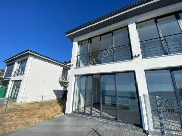 Didim Akbük'te Deniz Manzaralı Satılık Villa