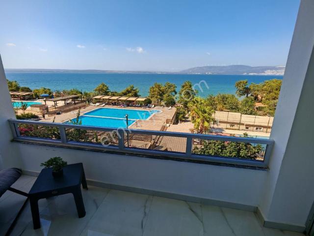 Didim Akbük'te Denize Sıfır Sitede Muhteşem Eşyalı 2+1 Daire