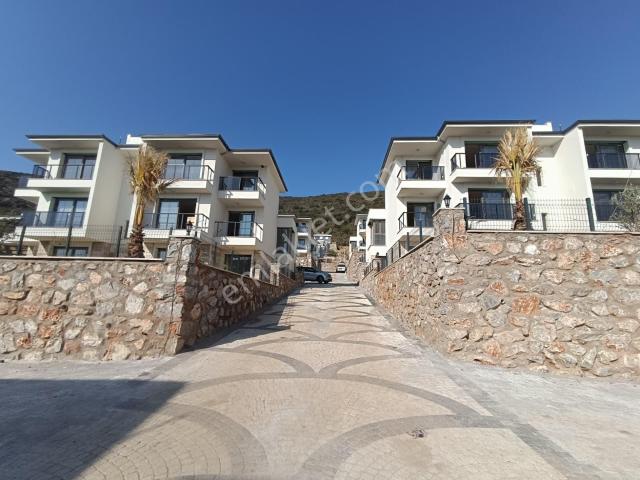 Didim Akbük'te Havuzlu Sitede Sıfır 2+1 Daire