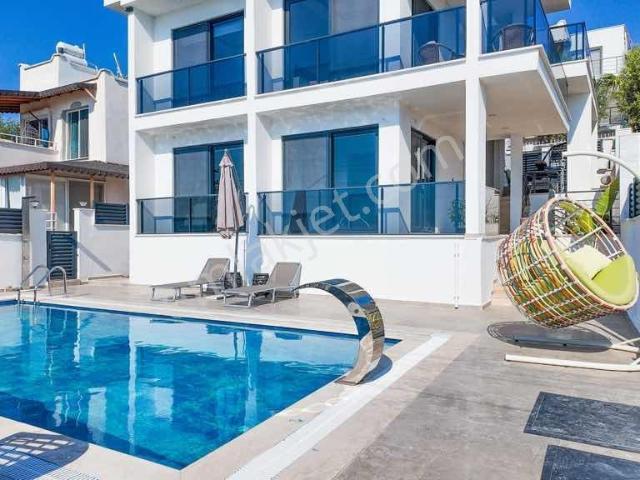 Didim Akbükte Panoramik Deniz Manzaralı Tam Müstakil Villa