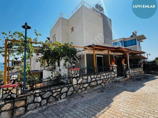 Didim Akbükte Panoramik Deniz Manzaralı Merkezii Konumda Site İçi Müstakiil Villa
