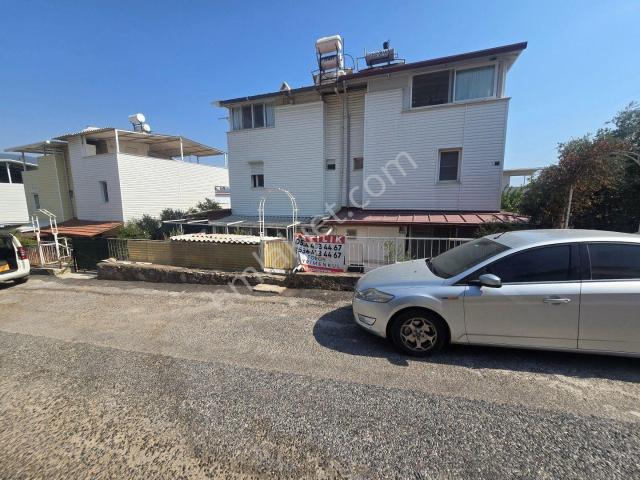 Didim Akbükte Site İçerisinde Geniş Bahçeli Denize Yakın Konumda Satılık Yazlık Villa