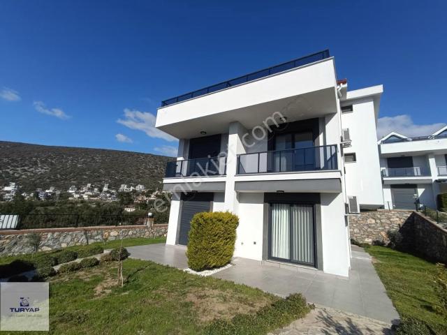 Didim Akbük'ün Prestijli Sitesinde Satılık 4+1 Villa
