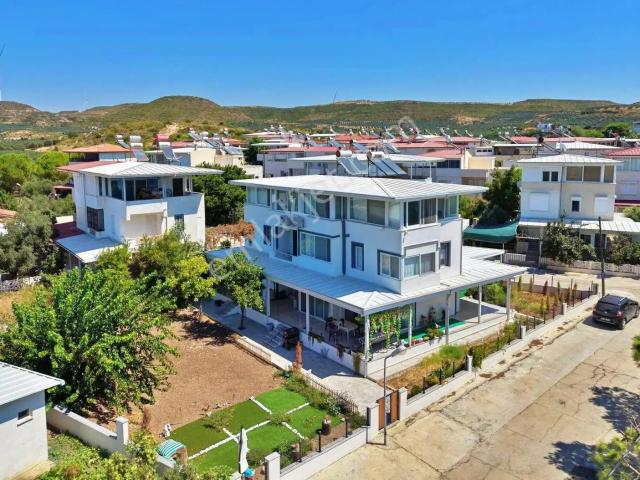 Didim Akköy'de Deniz Manzaralı Eşyalı 4+1 Müstakil Villa